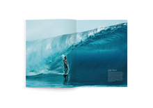 Lade das Bild in den Galerie-Viewer, Blue-Yearbook-2021-Surf-Travel-Creative-Living-Magazin-Buch-5
