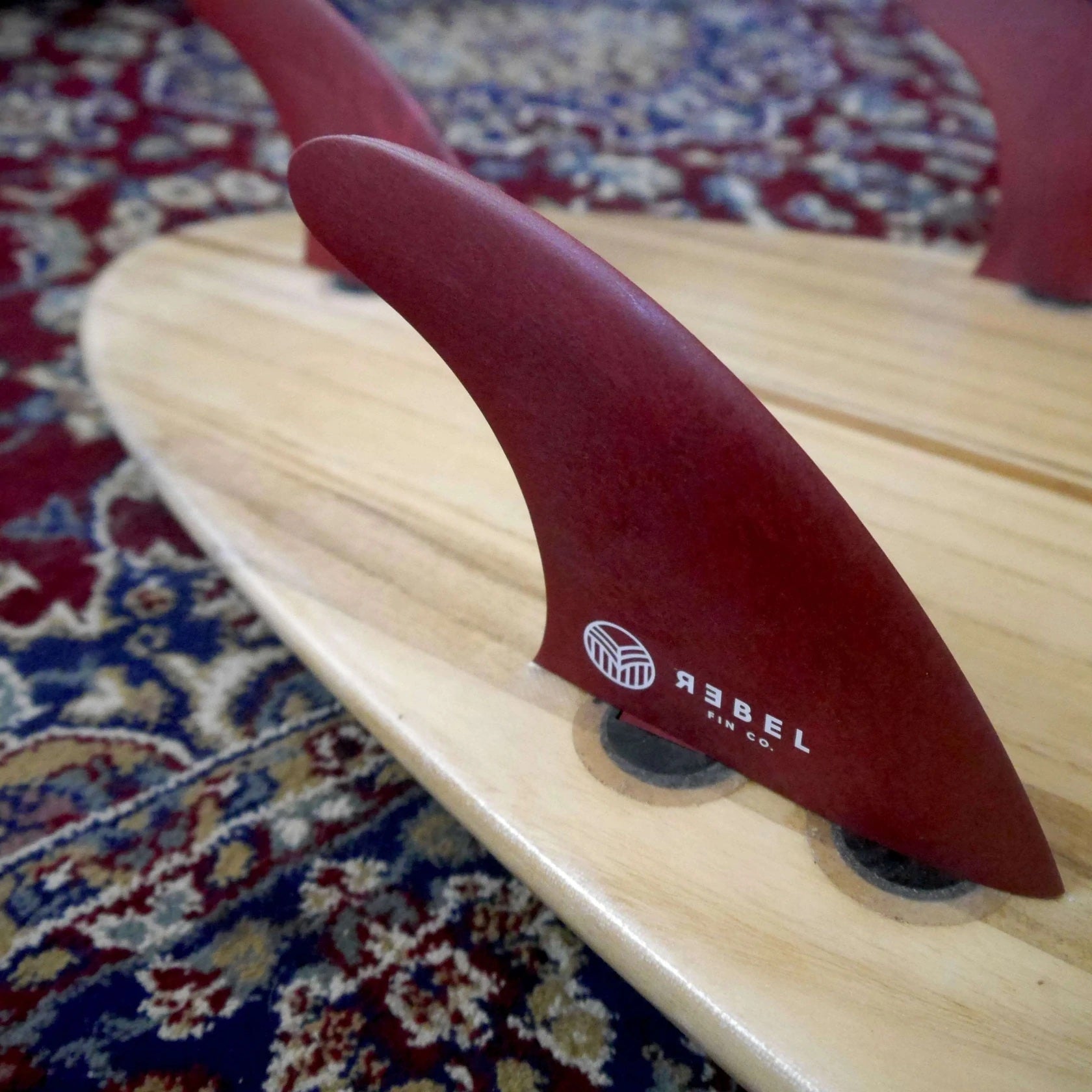 THRUSTER-FINS-FCS-1-Surfboardfinnen-aus-recycelten-Fischernetzen-by-Rebel-Fin-Co.-3