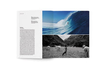 Lade das Bild in den Galerie-Viewer, Blue-Yearbook-Surf-Magazin-Buch-2022-ART-Cover-by-Thomas-Marecki-limited-edition-(200-Stk.)-Surf-Magazin-Buch-5
