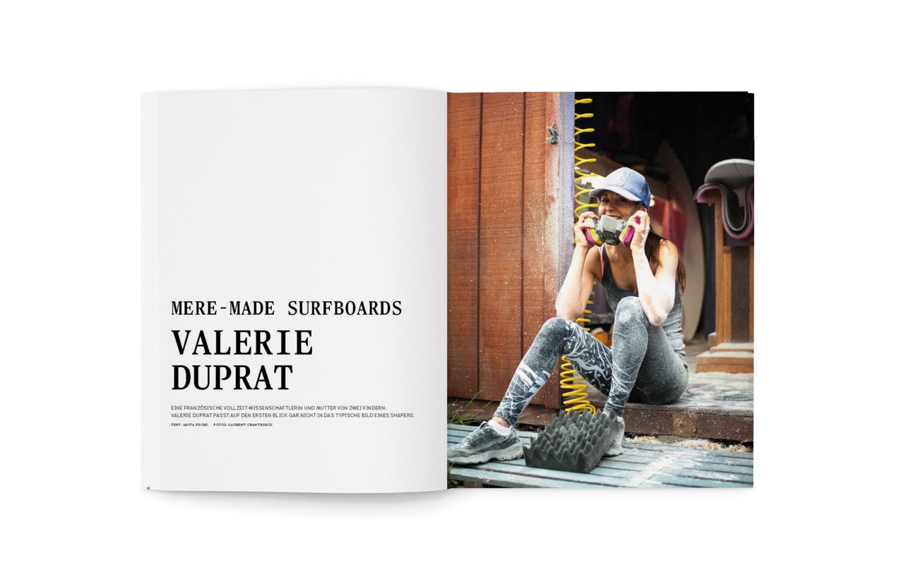 Blue-Yearbook-Surf-Magazin-Buch-2022-On-Fire-Cover-4