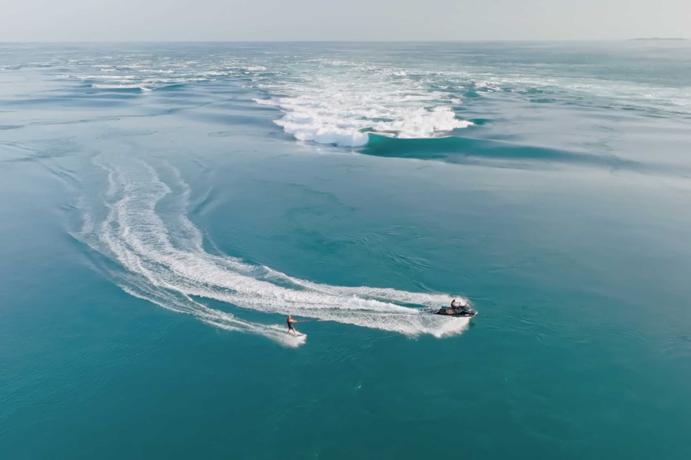 Dylan Graves und Anthony Walsh in den Ozean-Stromschnellen vor Kimberly, WA