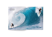 Lade das Bild in den Galerie-Viewer, Blue-Yearbook-Surf-Magazin-Buch-2023-Pipeline-Cover-Surf-Magazin-Buch-6
