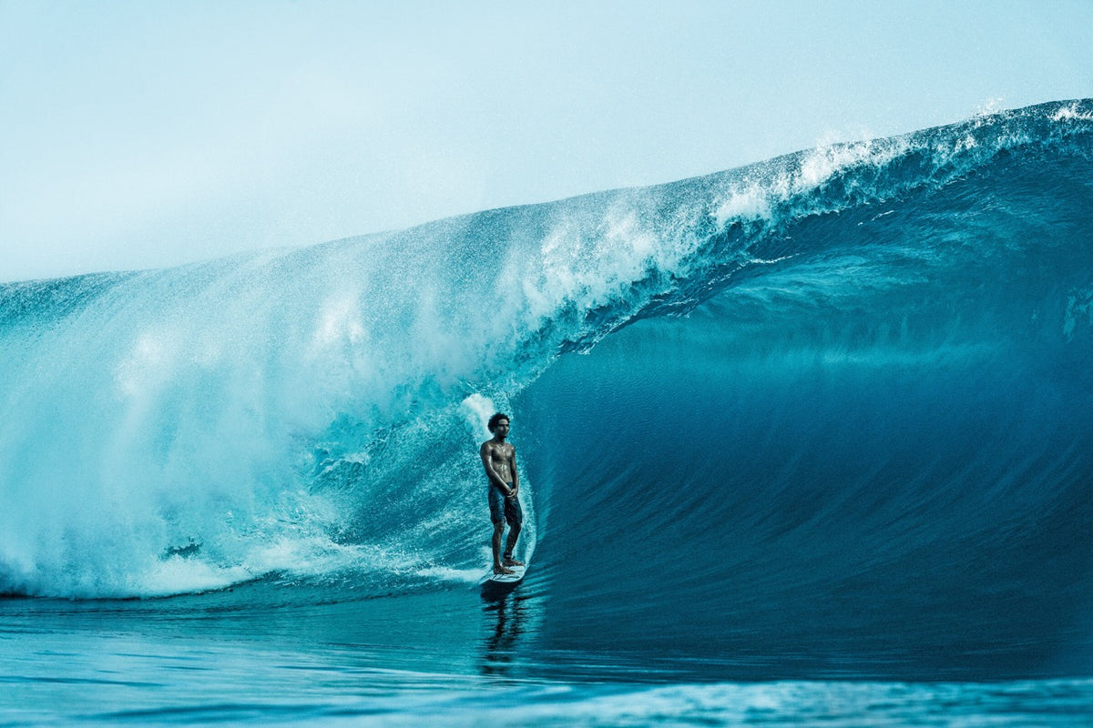 Matahi Drollet at Teahupoo - Fine Art Fotoprint -  Surf Bild von Tom Pearsall