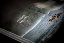 Lade das Bild in den Galerie-Viewer, Archipel-der-Wellen-Auf-Abenteuerreise-durch-Indonesien-Buch-Bildband-von-Stefan-Götzelmann-10
