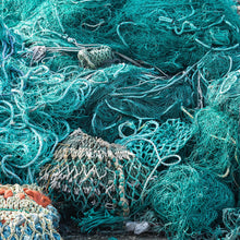 Lade das Bild in den Galerie-Viewer, THRUSTER FINS - FCS 1 - aus recycelten Fischernetzen by Rebel Fin Co.
